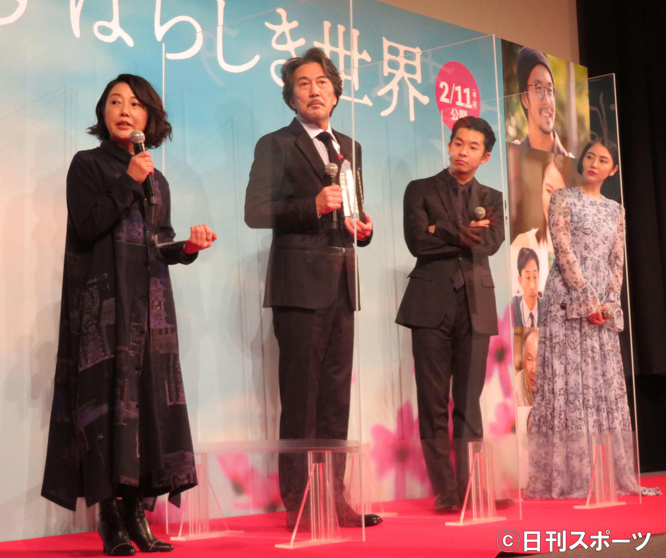 映画「すばらしき世界」プレミア上映会に登壇した、左から西川美和監督、役所広司、仲野太賀、長澤まさみ（撮影・村上幸将）