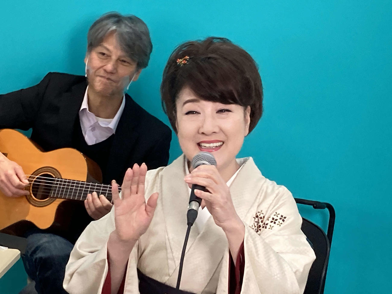 初の配信ライブを行った川中美幸