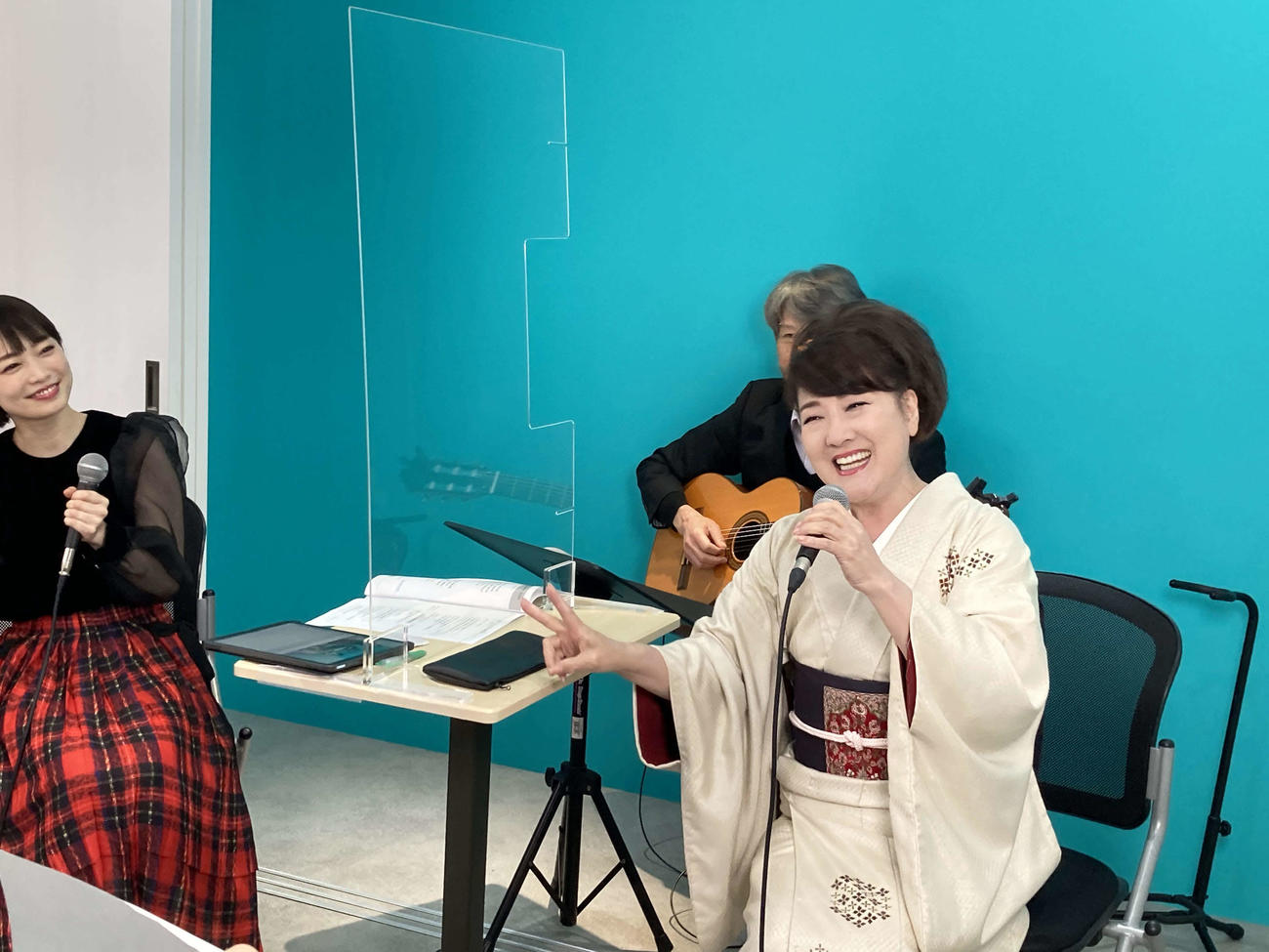 初の配信ライブを行った川中美幸