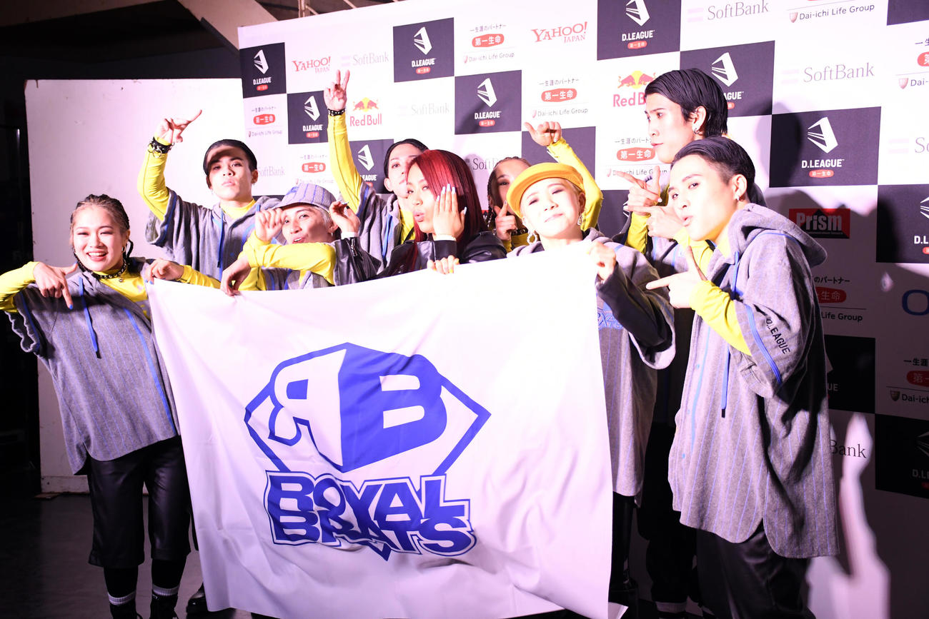 D．LEAGUE第2戦で勝利したエイベックス・ロイヤルブラッツのメンバー。前列中央がディレクターのRIEHATA（撮影・大友陽平）