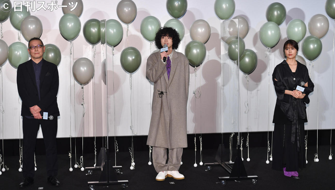 「花束みたいな恋をした」公開イベントで登壇した、左から土井裕泰監督、菅田将暉、有村架純（撮影・柴田隆二）