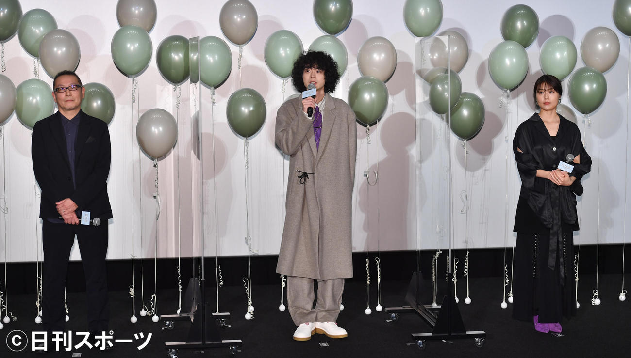 「花束みたいな恋をした」公開イベントで登壇した、左から土井裕泰監督、菅田将暉、有村架純（撮影・柴田隆二）