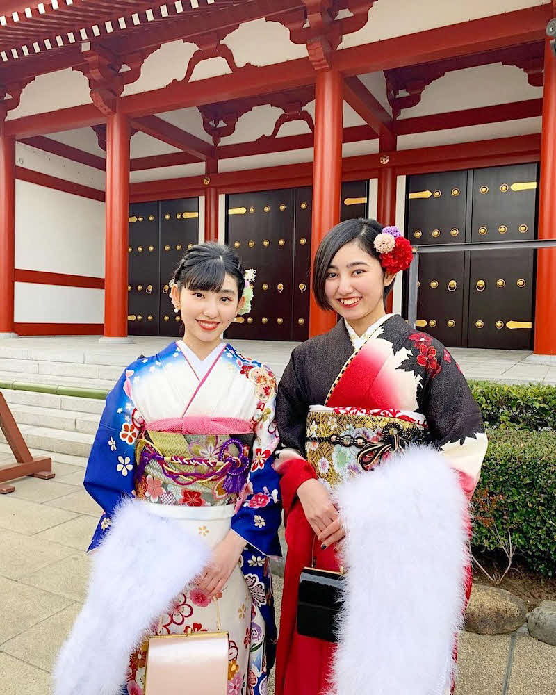 めいたちの晴れ着ショットを公開した平祐奈（オフィシャルブログ「祐奈でSKY！？」より）