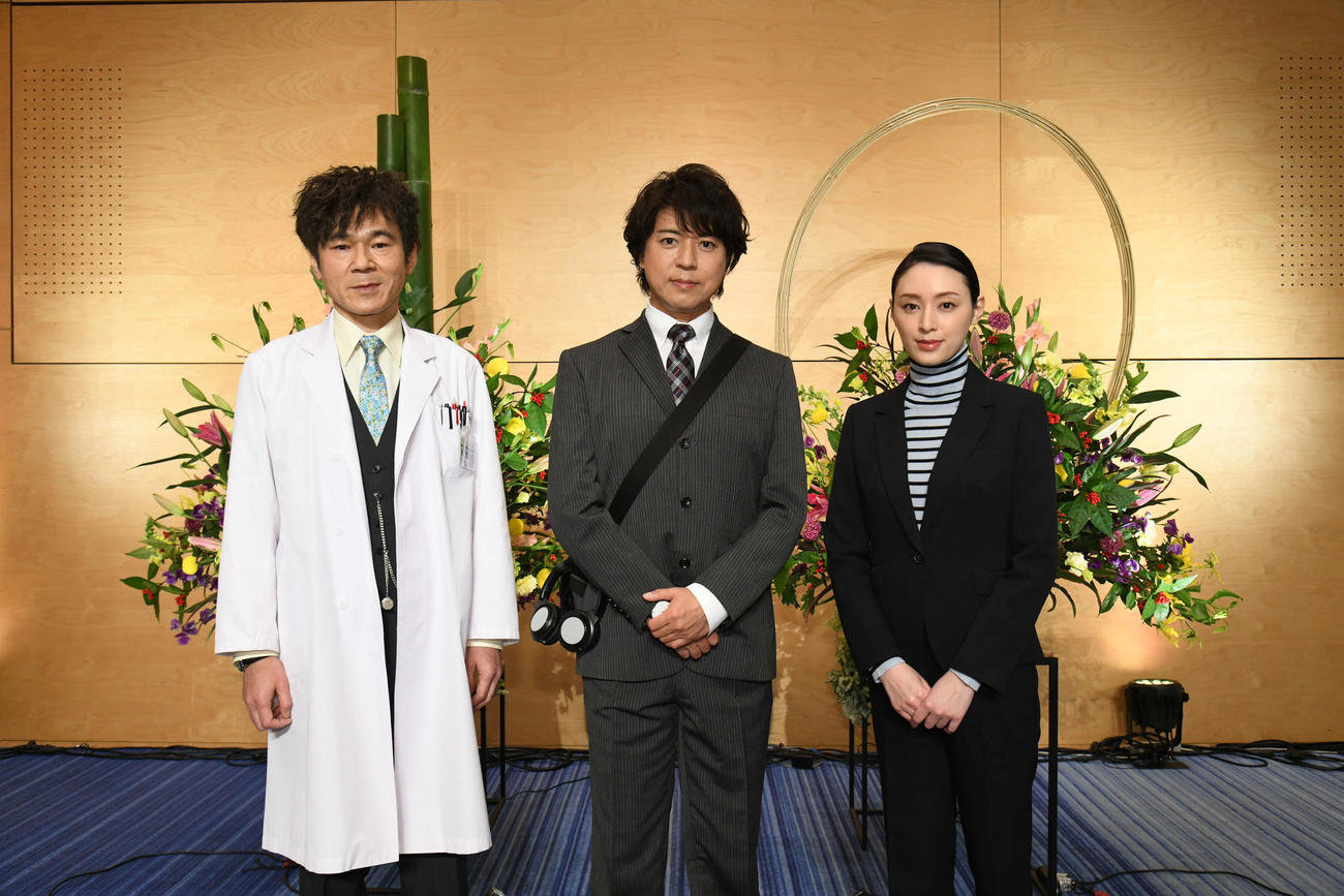 テレビ朝日系連続ドラマ「遺留捜査」10周年記念トークイベントに出席した、左から甲本雅裕、上川隆也、栗山千明