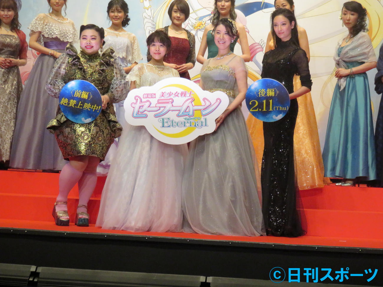 アニメ映画「美少女戦士セーラームーンEternal　後編」の完成披露イベント。前列左から渡辺直美、福円美里、三石琴乃、菜々緒