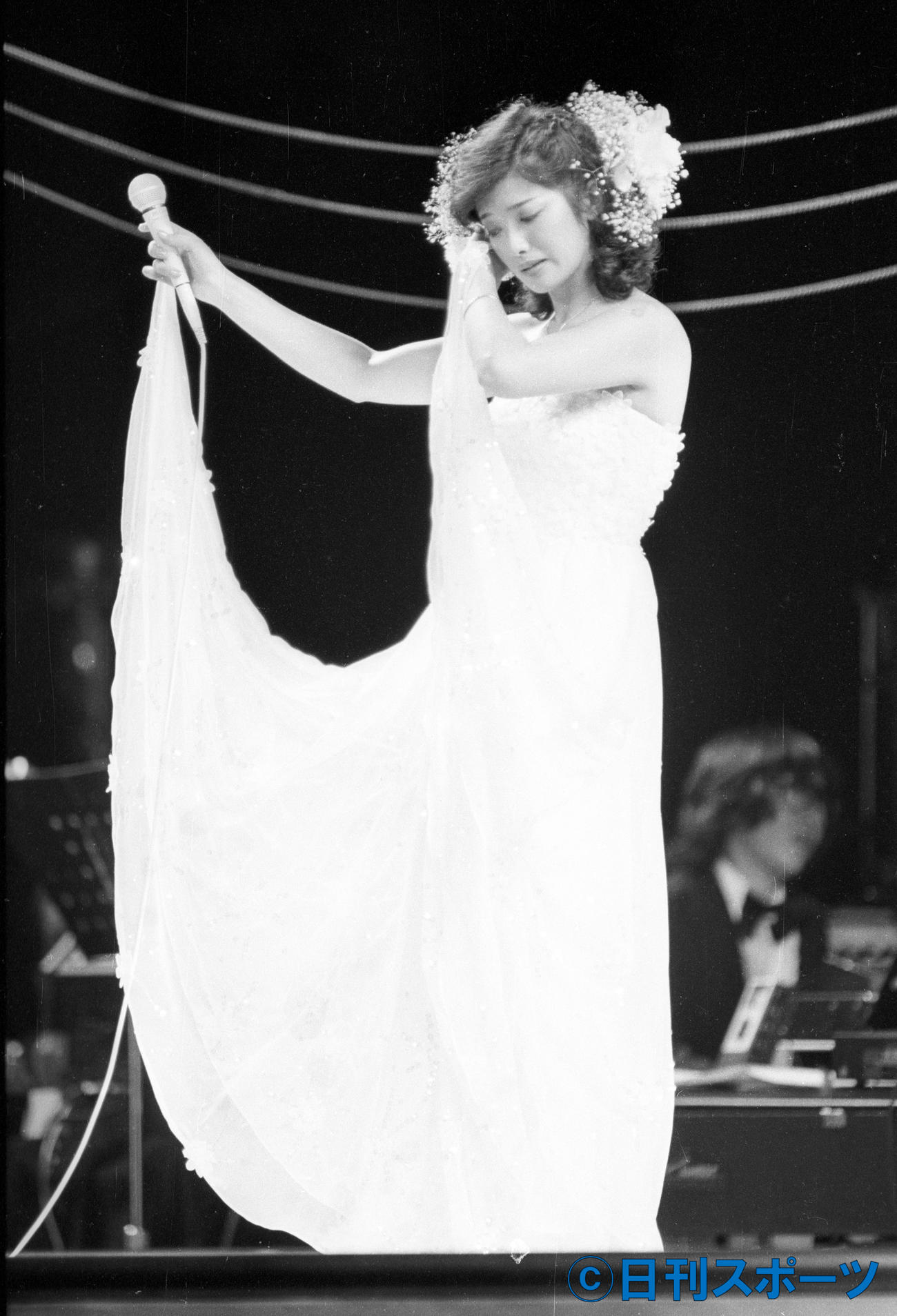 引退コンサートで涙を見せる山口百恵（1980年撮影）