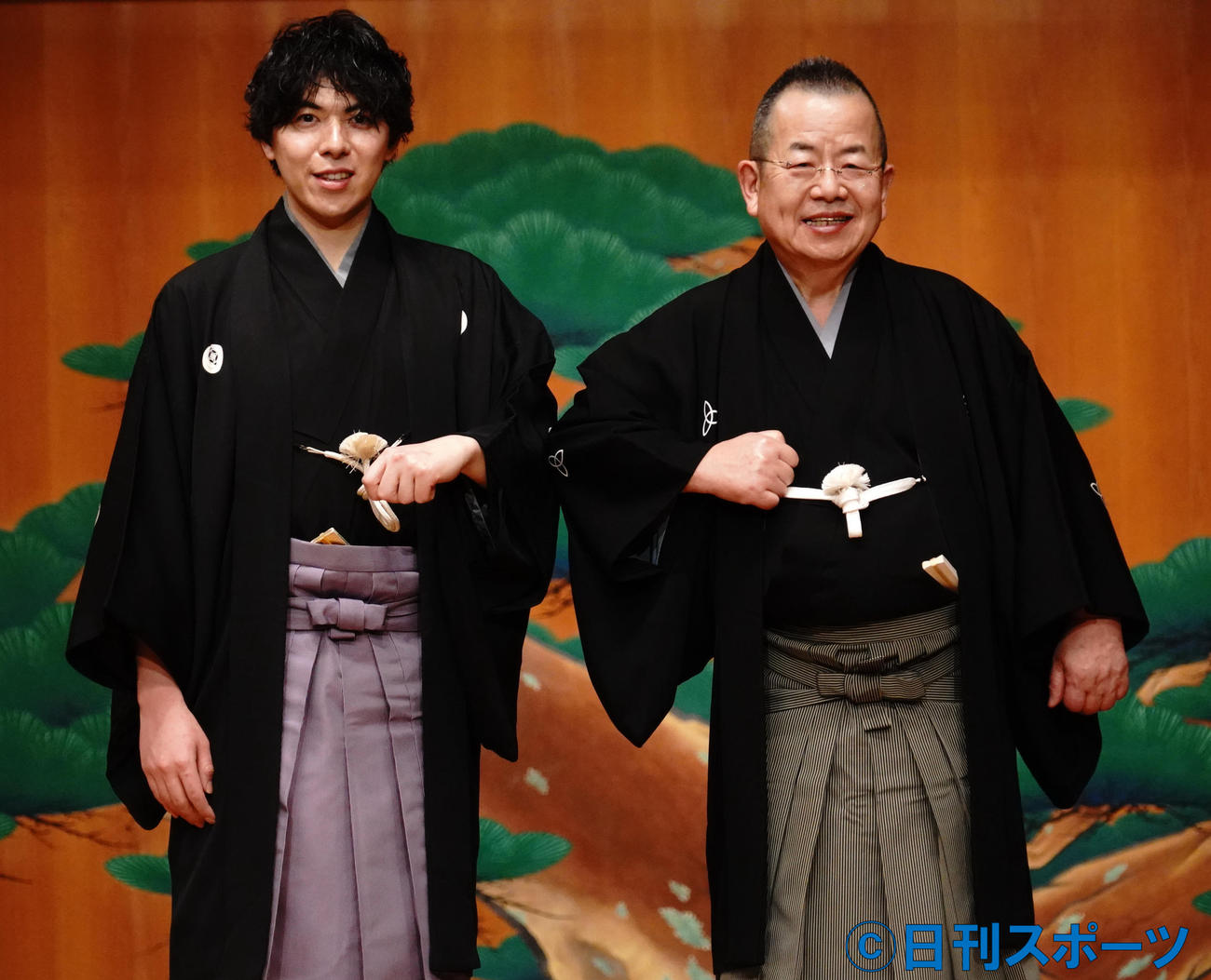 落語、狂言、漫才による公演「狂宴御芸～狂言お笑い共宴～」に出演した野村太一郎（左）と桂文珍（撮影・佐藤成）