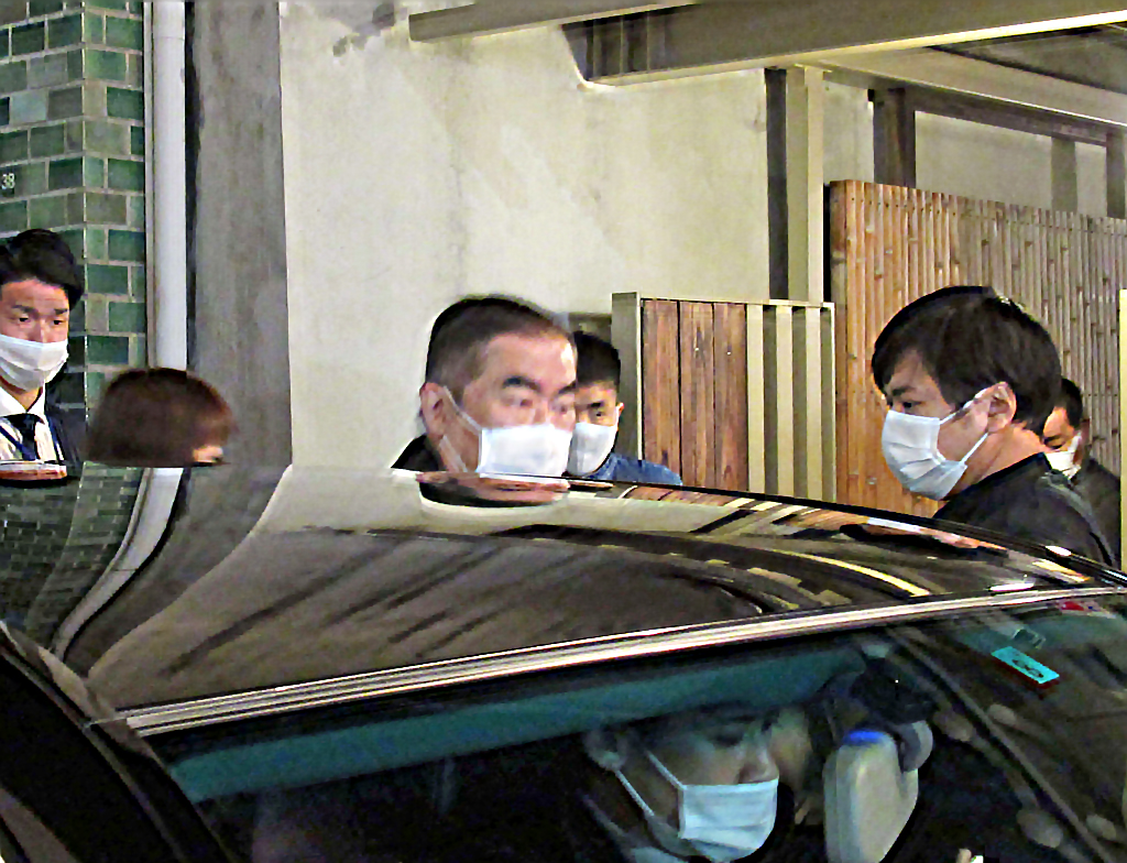 出演を終え車に乗り込む桂文枝（撮影・星名希実）