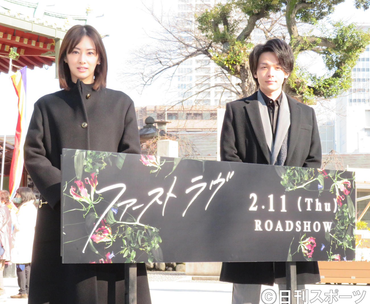 映画「ファーストラヴ」公開直前イベントに出席した、左から北川景子、中村倫也（撮影・佐藤勝亮）