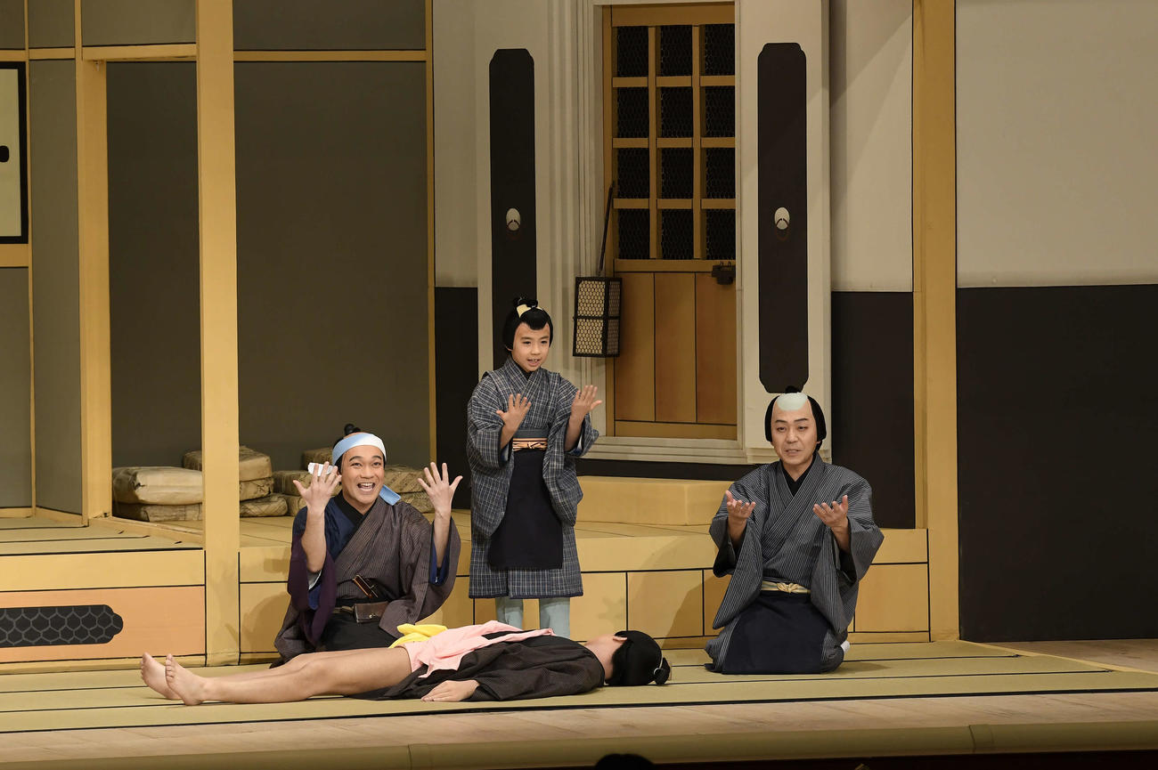 寺嶋眞秀君（中央）は「二月大歌舞伎」の第2部「於染久松色読販」に出演（提供・松竹）