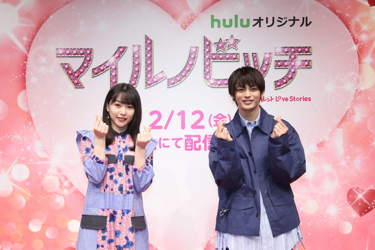 Huluドラマ「マイルノビッチ」配信イベントに出席した桜井日奈子（左）と神尾楓珠