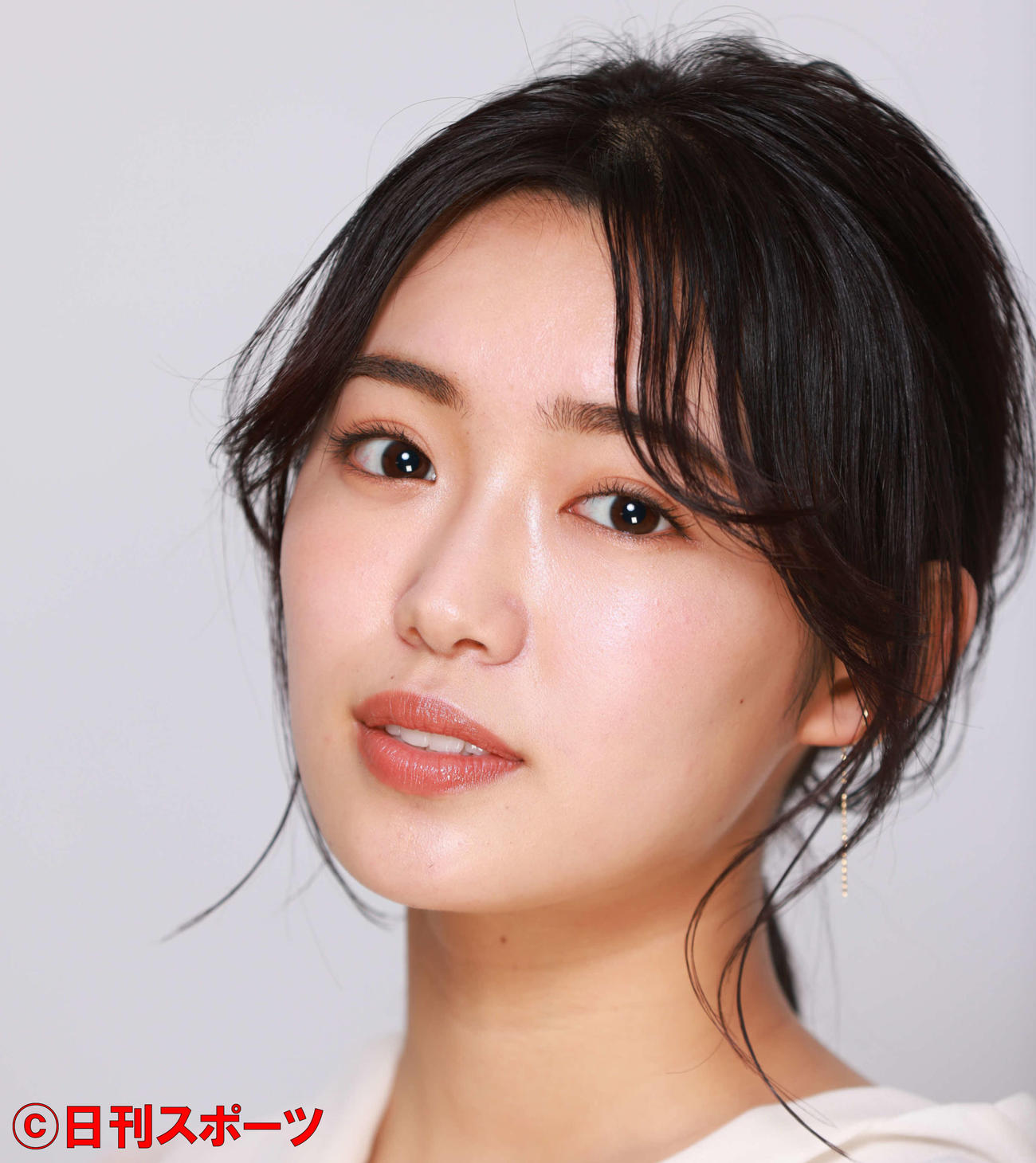 初エッセー「ののペディア　心の記憶」を発売する山口乃々華（撮影・中島郁夫）