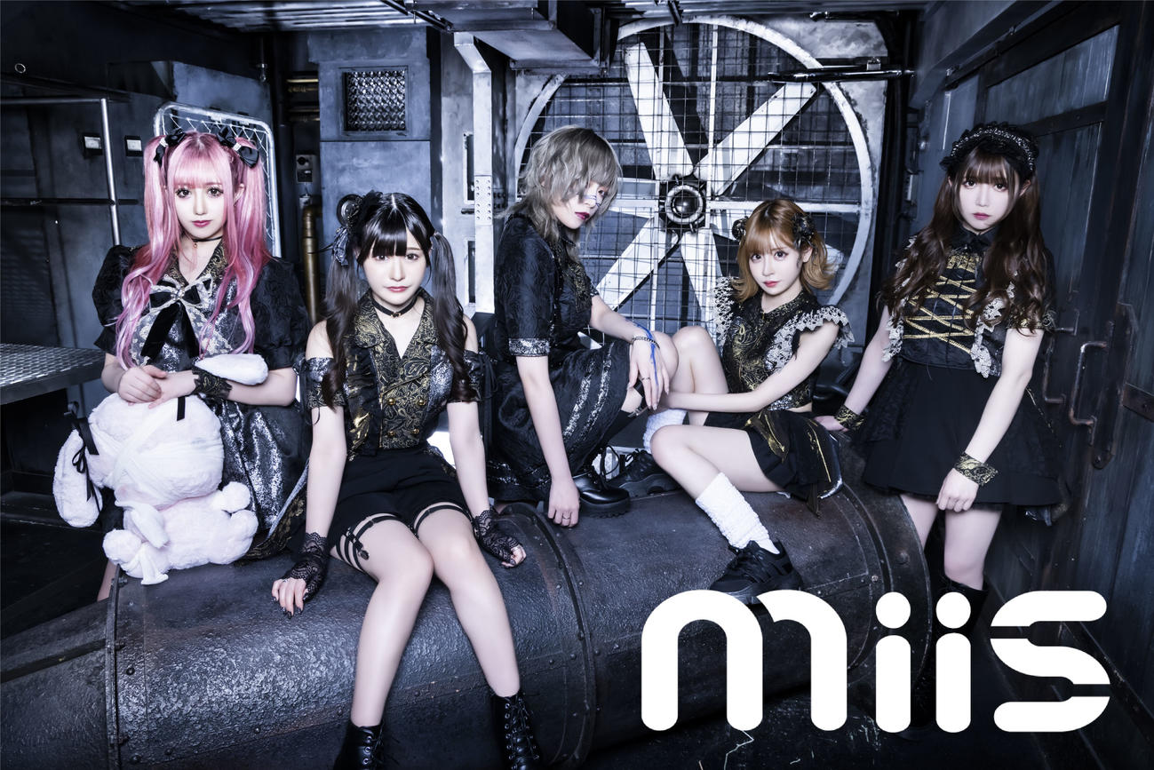 5人組アイドルMiiSのメンバーたち