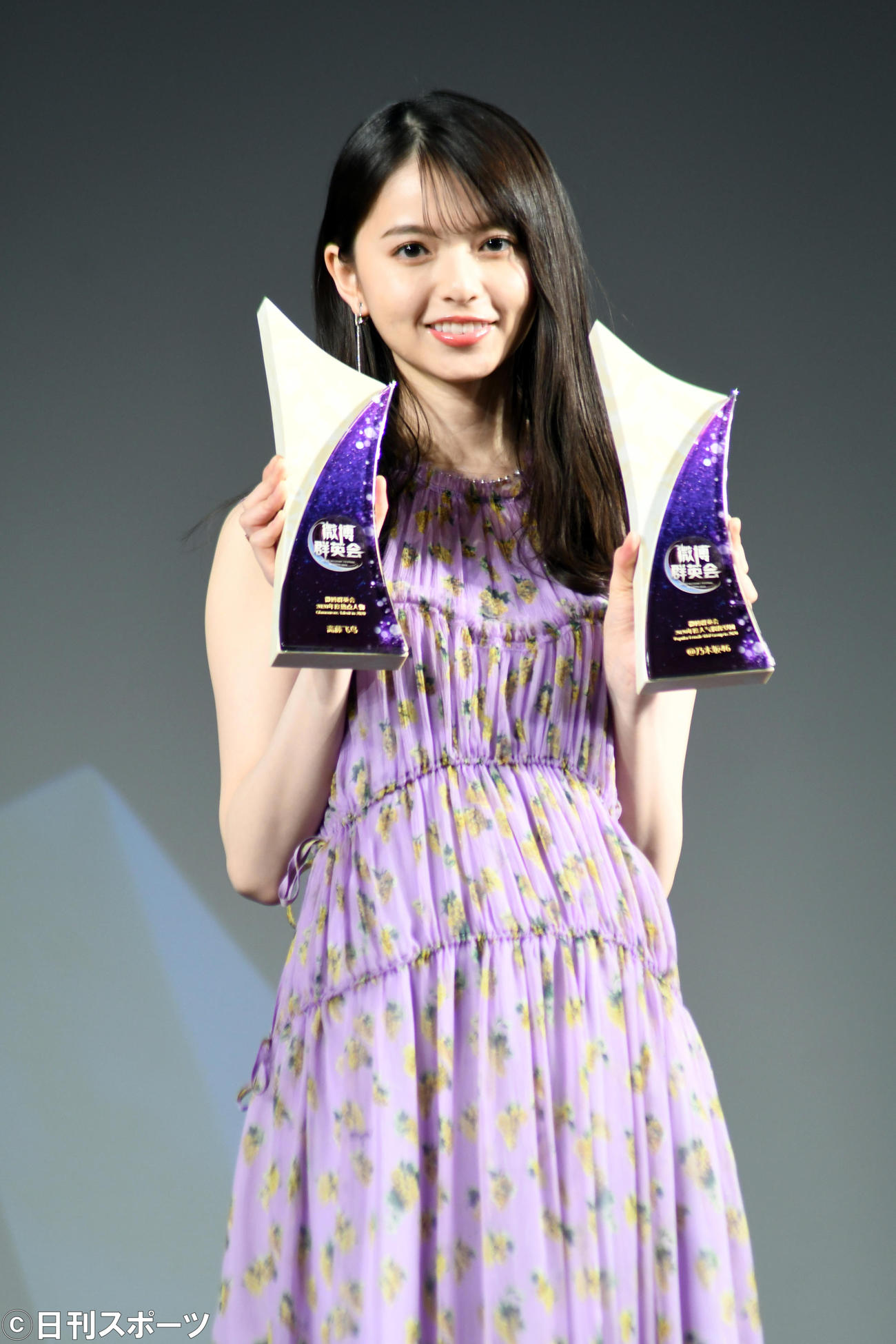 「WEIBO Account Festival in Tokyo 2020」　グループと個人でダブル受賞し笑顔の乃木坂46齋藤飛鳥（撮影・大友陽平）