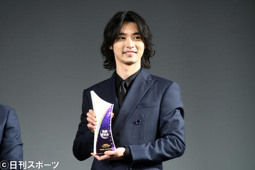「WEIBO Account Festival in Tokyo 2020」で「最優秀俳優賞」を受賞した山崎賢人（撮影・大友陽平）