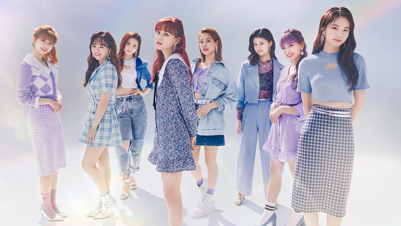 「H＆M」のキャンペーンアンバサダーに就任したNiziU。左からRIKU、RIO、MAYA、NINA、MAKO、RIMA、MAYUKA、AYAKA