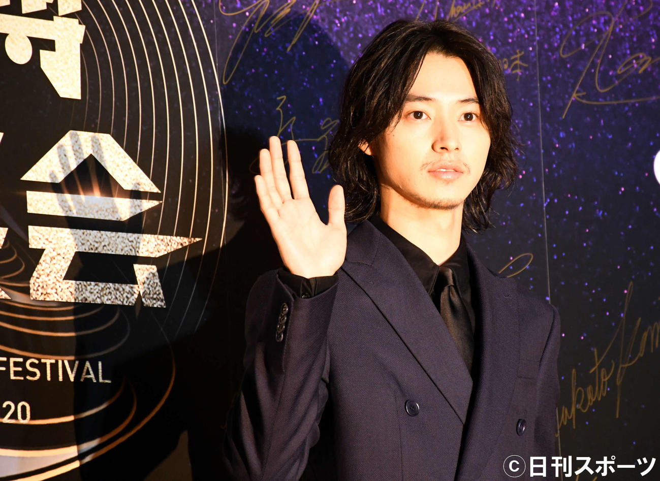 「WEIBO Account Festival in Tokyo 2020」のレッドカーペットに登場した山崎賢人（撮影・大友陽平）