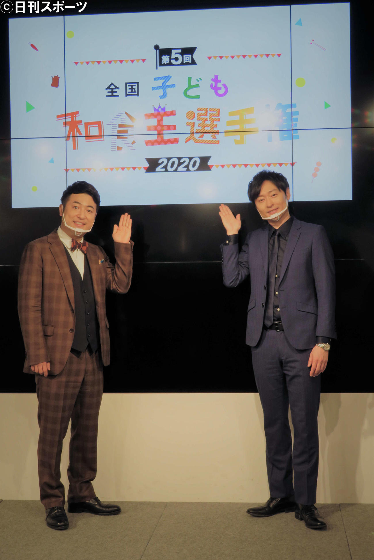 「第5回全国子ども和食王選手権」のMCを務めた和牛の水田信二（左）と川西賢志郎（撮影・三須佳夏）
