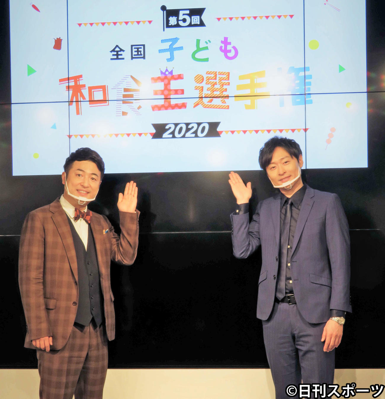 「第5回全国子ども和食王選手権」のMCを務めた和牛の水田信二（左）と川西賢志郎（撮影・三須佳夏）