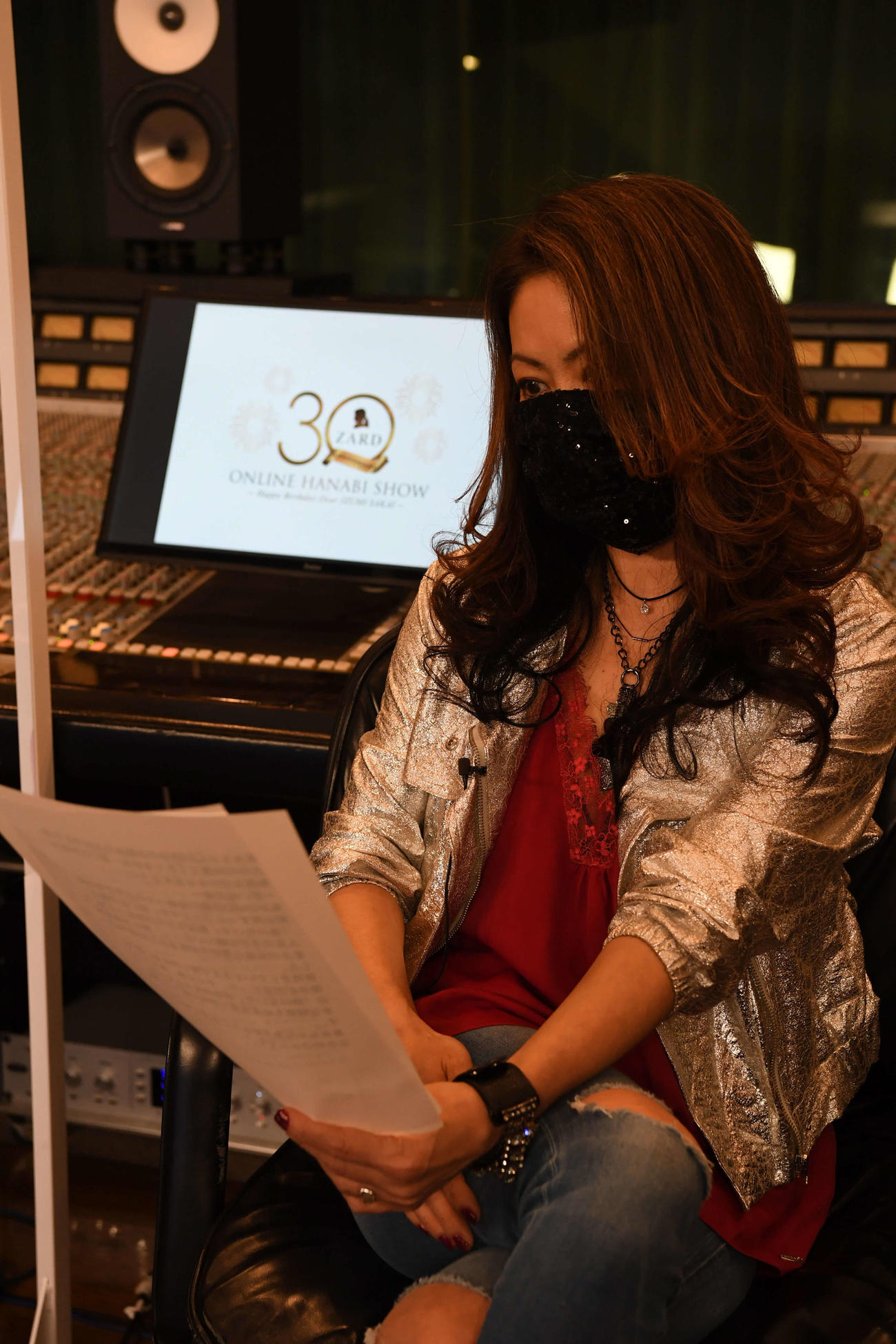 坂井泉水さんの誕生日に行われたVR花火ショーで手紙を読む大黒摩季