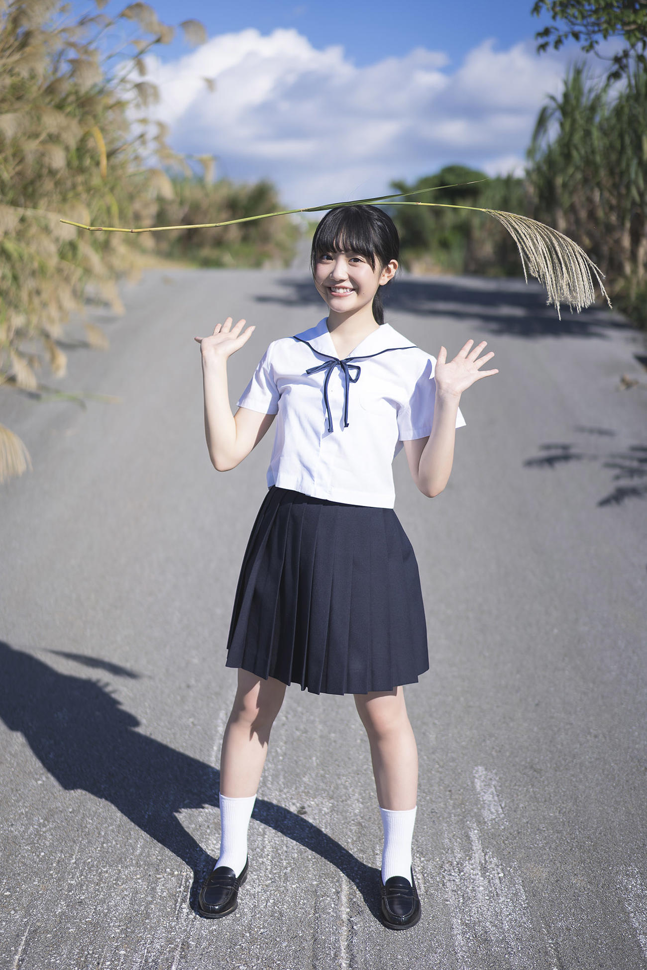 ファースト写真集「ゆめり日和」を発売するSUPER★GiRLS阿部夢梨