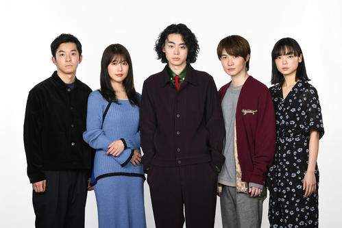 日本テレビ系連続ドラマ「コントが始まる」に出演する、左から仲野太賀、有村架純、菅田将暉、神木隆之介、古川琴音