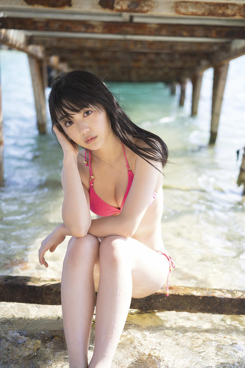ファースト写真集「ゆめり日和」を発売するSUPER★GiRLS阿部夢梨