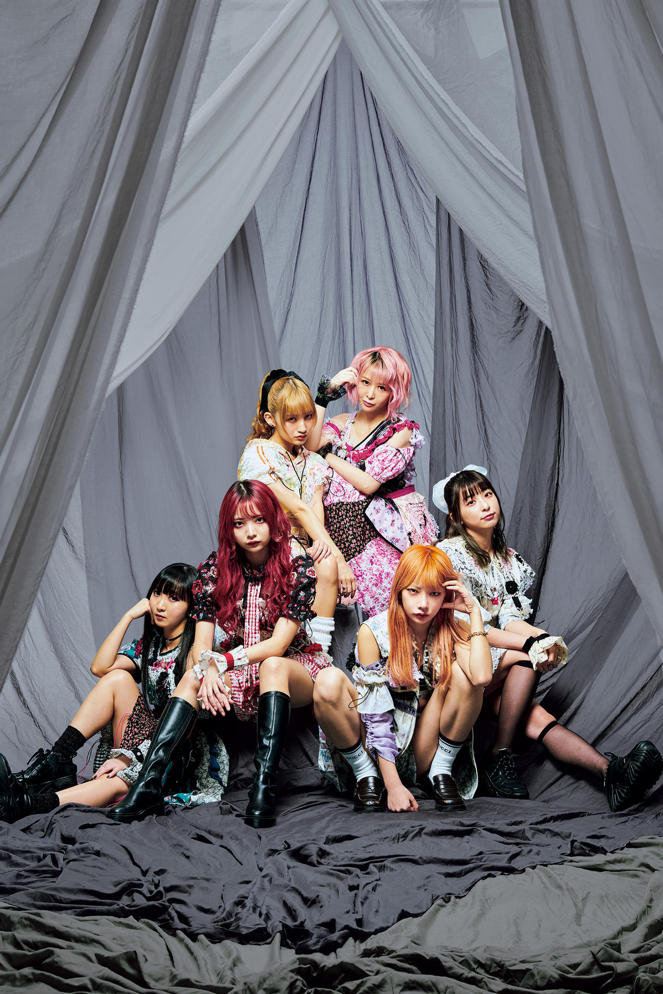 3月26日に公式ファンブック「ZOC BIBLE」（KADOKAWA）を発売するアイドルグループ「ZOC」（撮影・神藤剛）