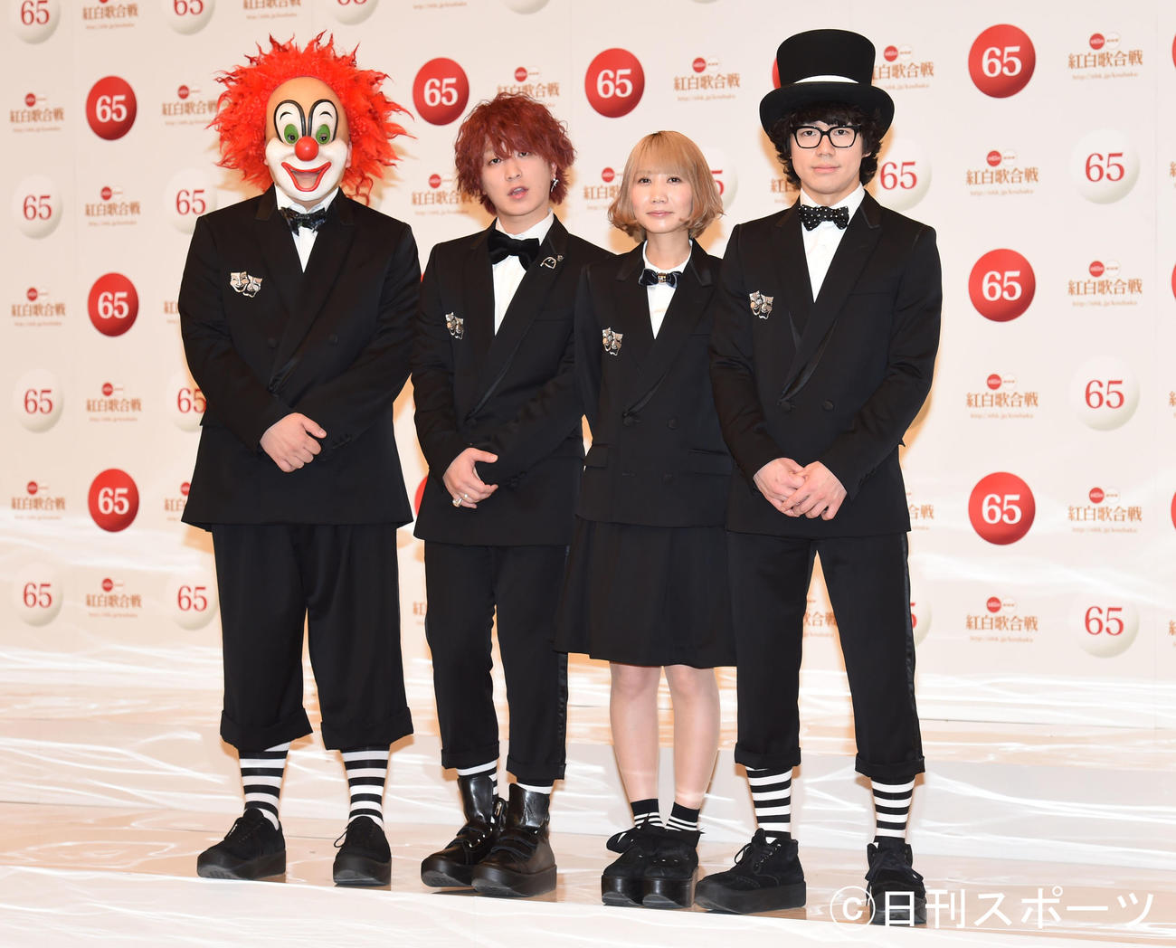 SEKAI NO OWARI　左からDJ LOVE、Fukase、Saori、Nakajin（2014年11月26日撮影）