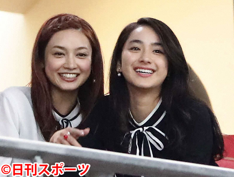 平愛梨（左）と平祐奈（2016年6月3日撮影）