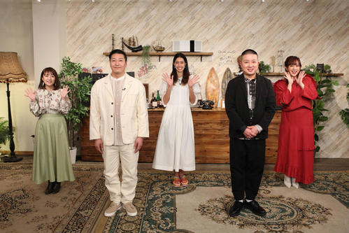 前列左からチョコレートプラネットの長田庄平、松尾駿、後列左から高橋みなみ、森泉、菊地亜美（C)フジテレビ