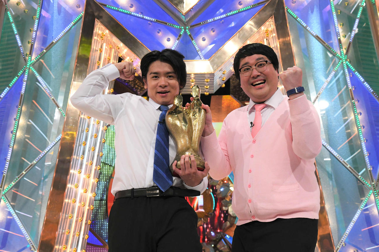 ABCテレビ特番「グランマンザイ」の「M－1王者対決」でミルクボーイと対決するマヂカルラブリー（C）M－1グランプリ事務局