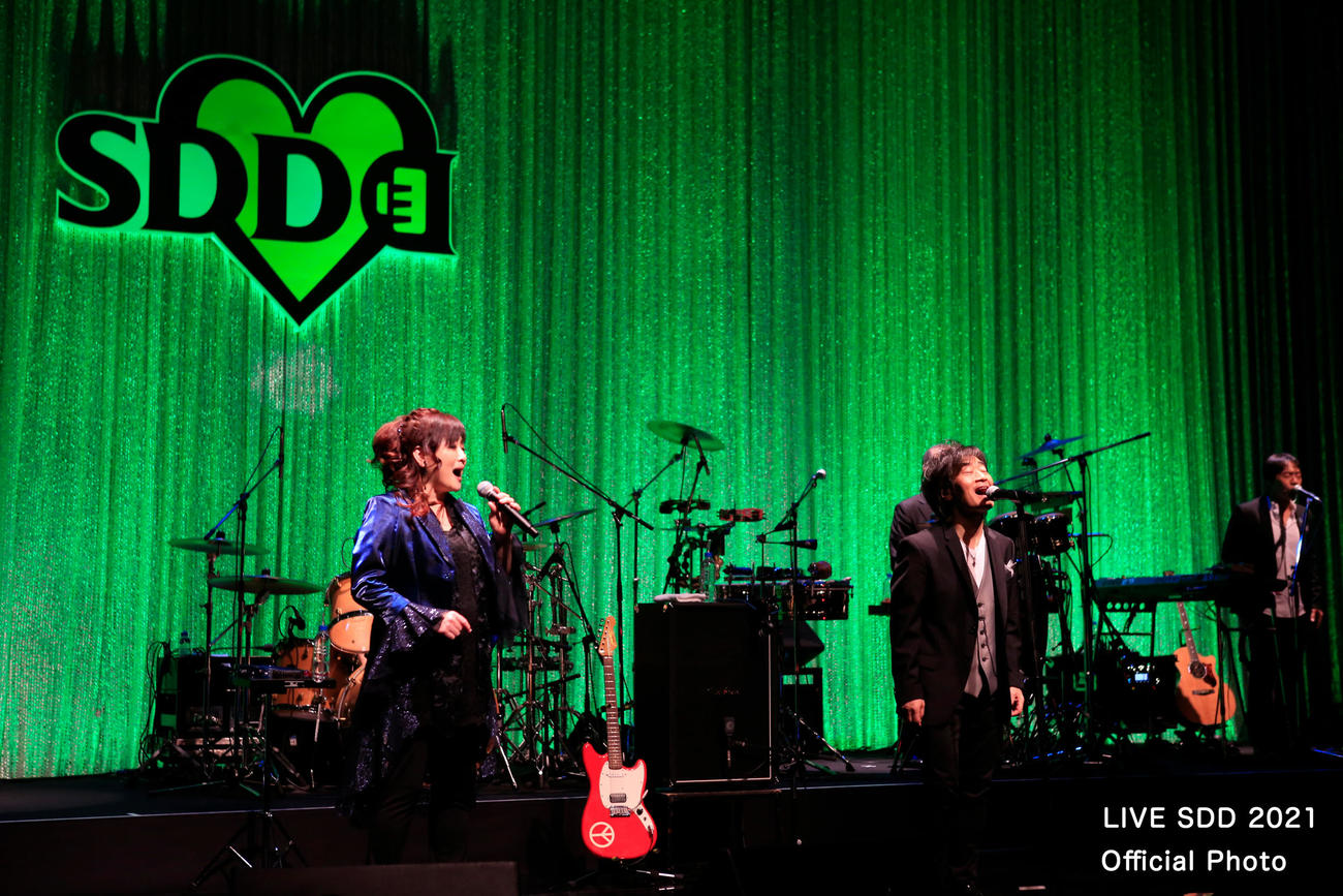 左から渡辺美里、スターダストレビュー根本要（LIVE SDD 2021 Official Photo）