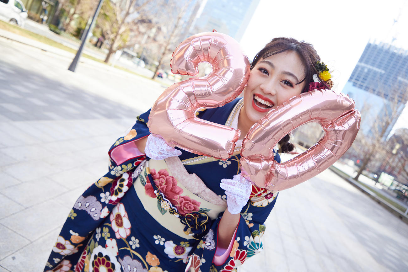 20歳を迎え晴れ着姿を公開したlolのmoca