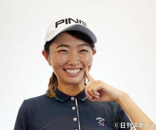 女子ゴルフ渋野日向子のものまねをする東塚菜実子(2020年8月12日)