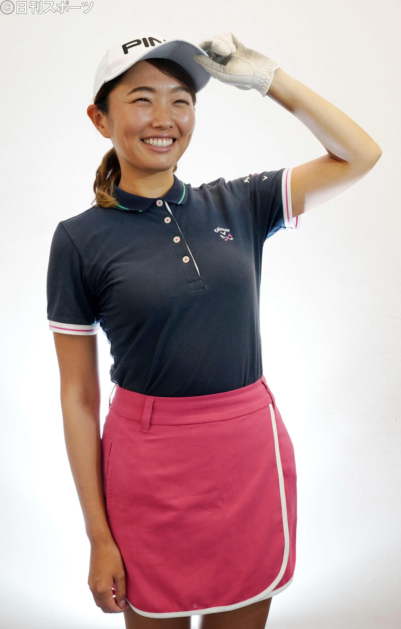女子ゴルフ渋野日向子のものまねをする東塚菜実子（2020年8月12日）