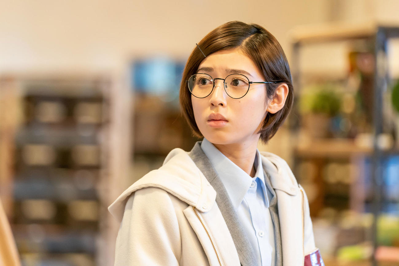 NHKBSプレミアムドラマ「やっぱりおしい刑事」に出演する白石聖