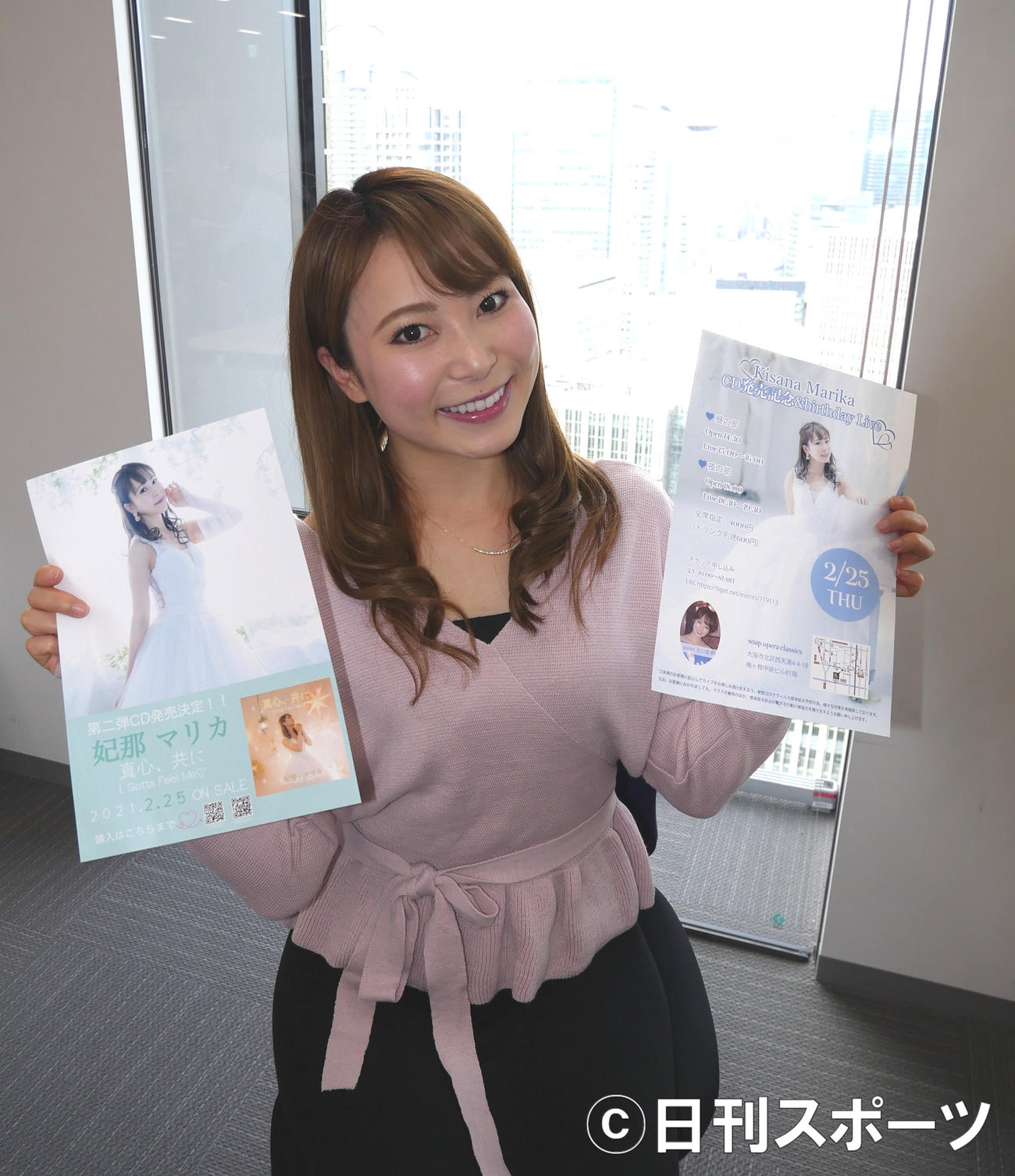 来社して新曲をPRした妃那マリカ