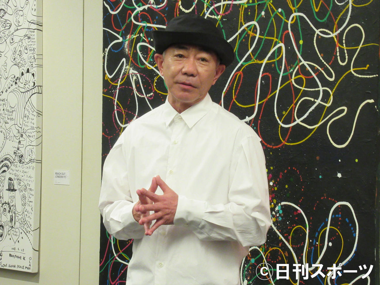 「木梨憲武展　Timing－瞬間の光り－」の内覧会を行った木梨憲武（撮影・星名希実）