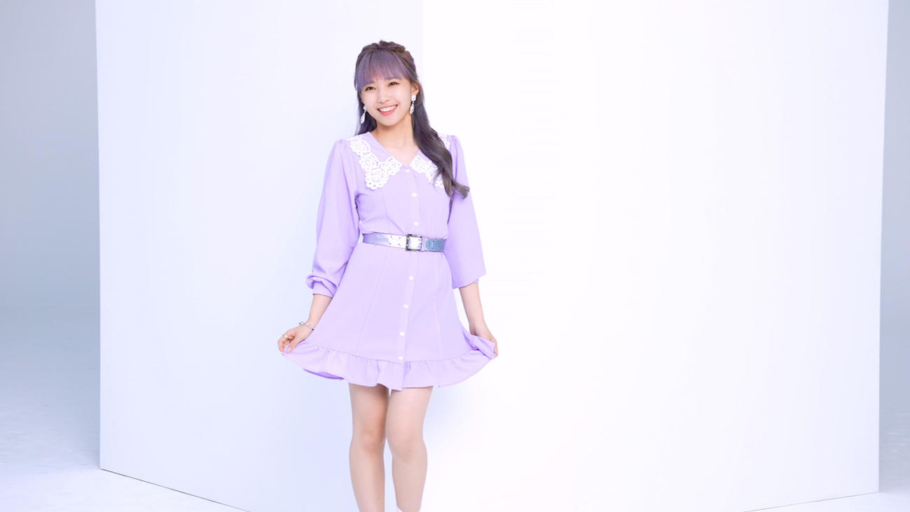 ポーズを決めるMAYUKA