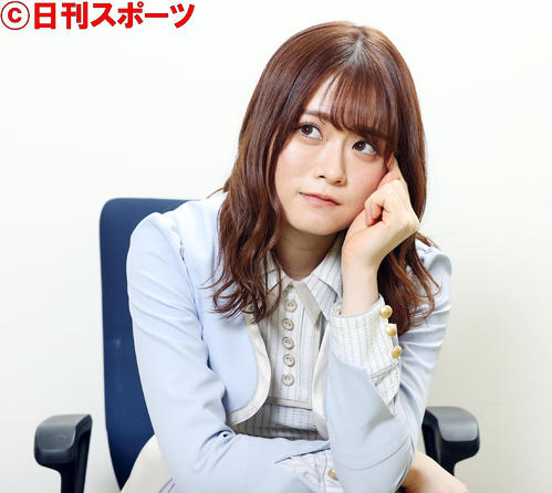 大好きな歴史上の人物を頭に浮かべて考える乃木坂46の山崎怜奈（撮影・浅見桂子）