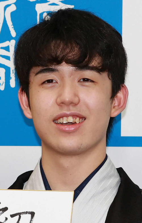 藤井聡太2冠（2020年7月16日撮影）