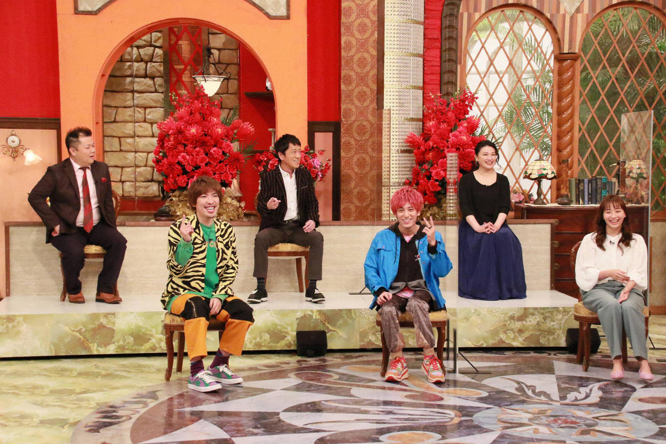 後列左からブラックマヨネーズ、島崎和歌子。前列左からEXIT、藤本美貴(C)フジテレビ