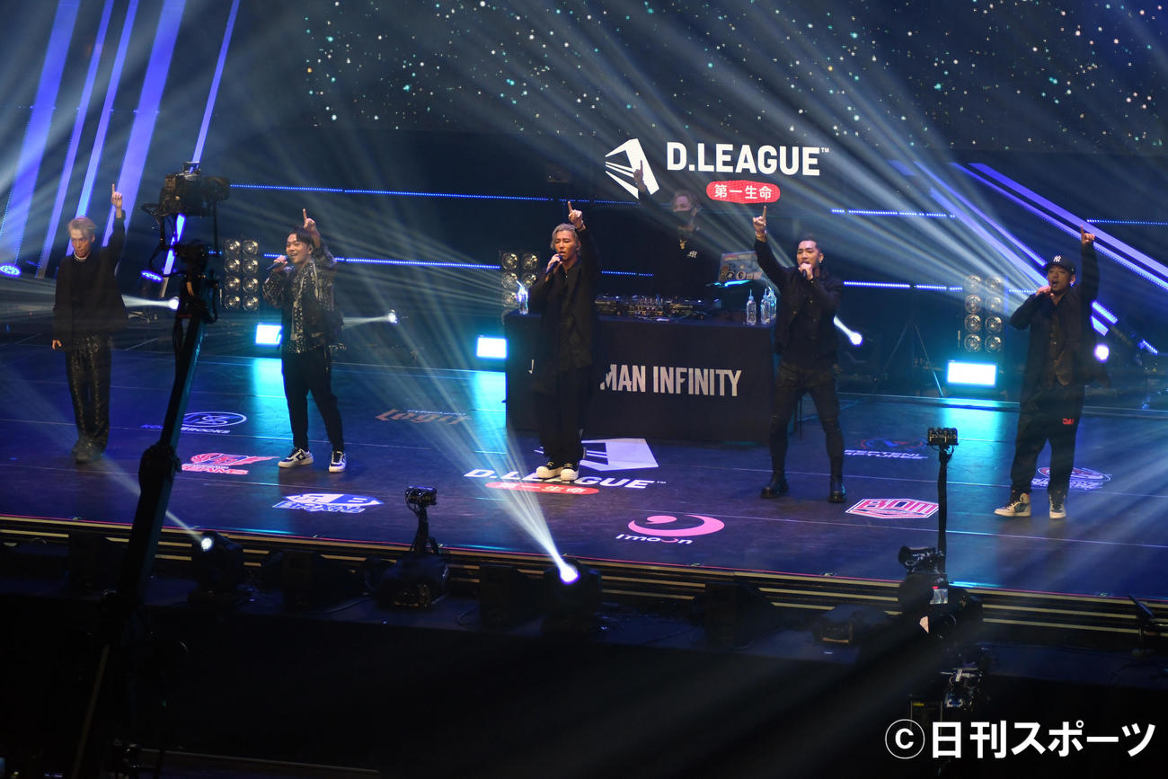 D．LEAGUE第4戦でゲストパフォーマンスを行ったDOBERMAN INFINITY（撮影・大友陽平）