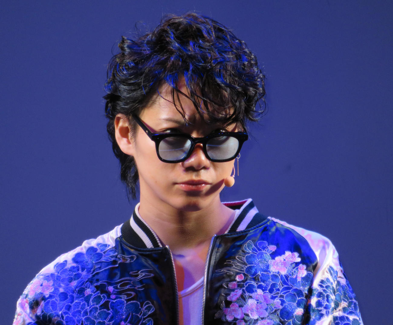 舞台あいさつに登壇した佐藤流司（撮影・佐藤勝亮）