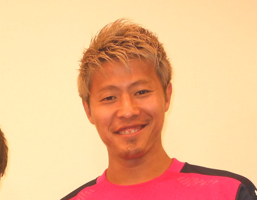 夫でサッカー選手の柿谷曜一朗（20年3月3日撮影）