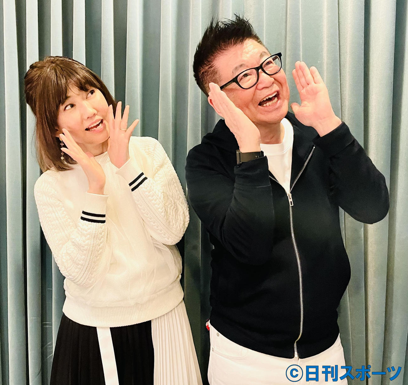 松本伊代（左）と生島ヒロシ