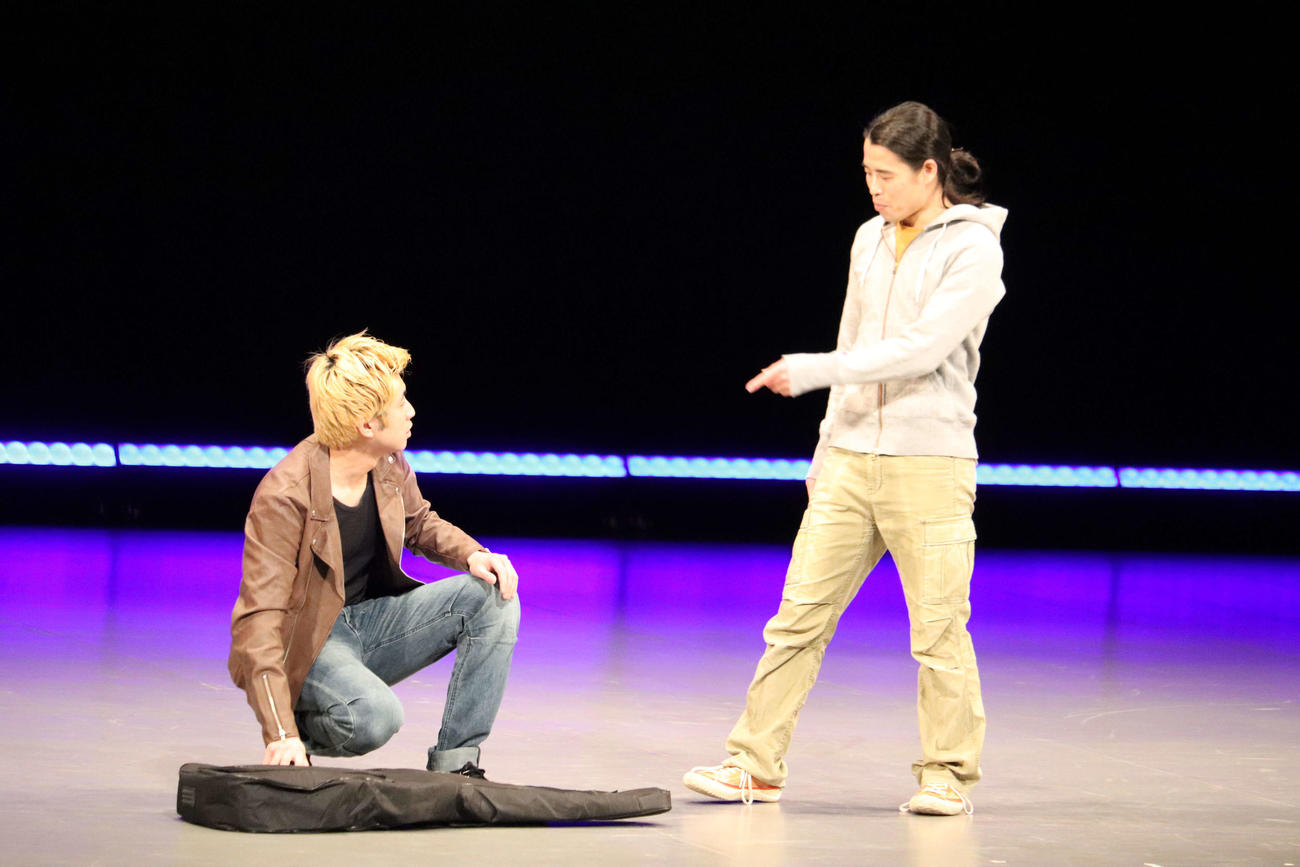 「NSC大ライブ　OSAKA 2021」で優勝した「テキサスマウンテンローレル」おのさとし（右）と牧野晃歩（吉本興業提供）