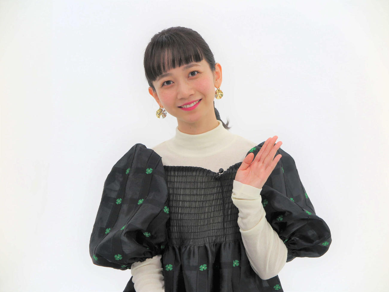 テレビ東京系特番「ぼくらの青春軽音楽部」に出演する三戸なつめ