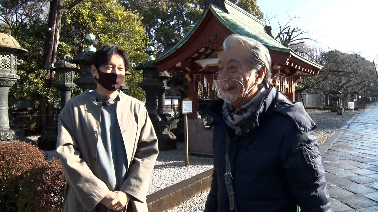 テレビ朝日系「じゅん散歩」にゲスト出演する井浦新（左）と“散歩人”の高田純次